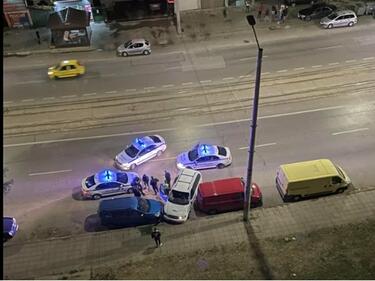 Спипаха десетина нелегални мигранти в София след гонка и катастрофа