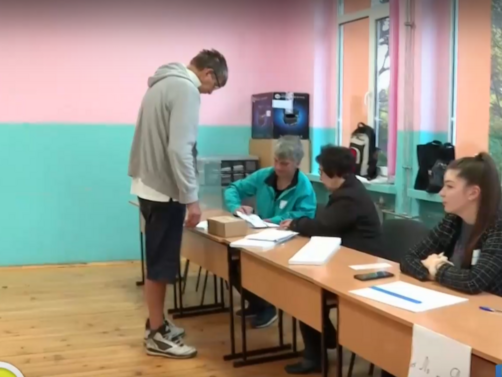 Изборният ден в София започна В 107 ОУ Хан Крум