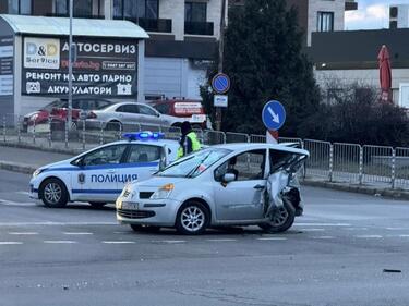 Тежка катастрофа в София между два леки автомобила