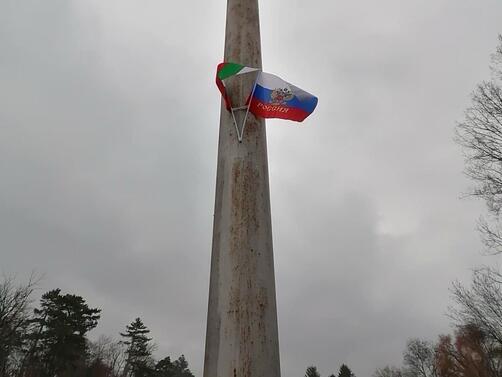 Получихме сигнал за поставени руски знамена на стълбове на Цариградско