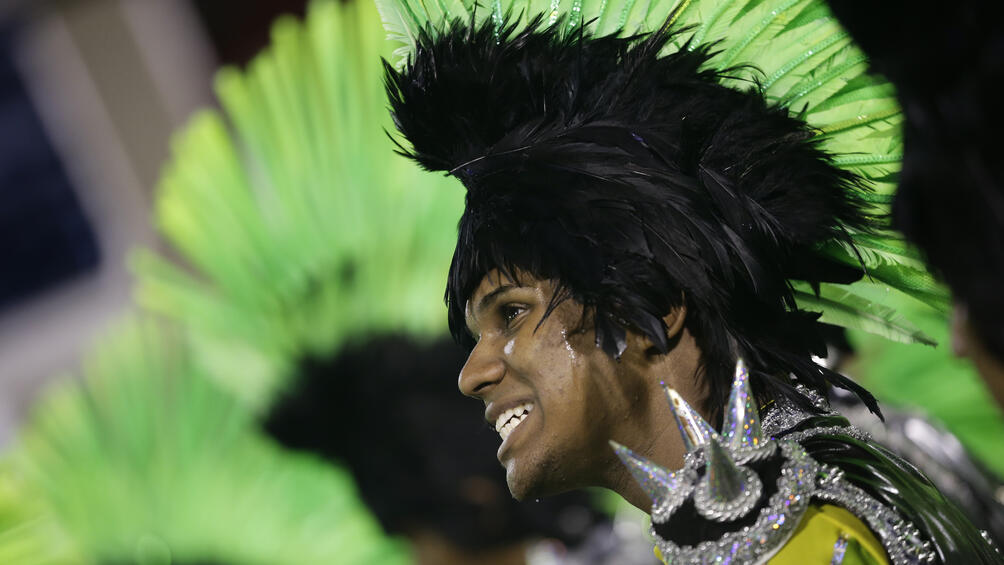 Музиканти и танцьори излязоха вчера в Рио де Жанйеро за