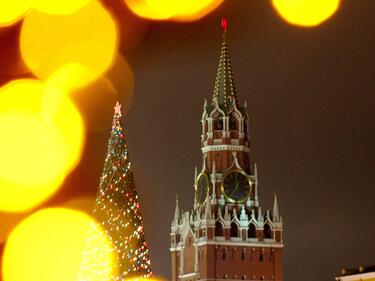 Наногирлянди ще красят коледната елха в Кремъл