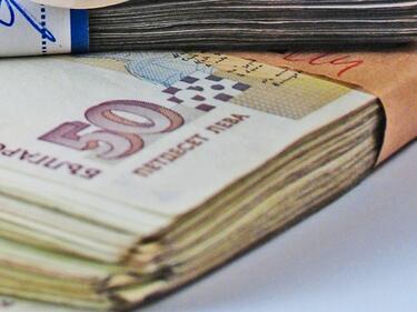 Българите кътат над 70 млрд. в банките