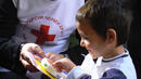 Червенокръстци раздават храна на децата в риск от Ловеч