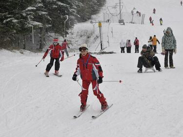 На писта "Кулиното" в Пирин заработи ски училище за деца