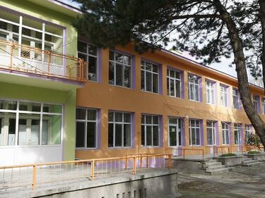 Обновяват учебни и детски заведения в Ямбол