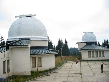 Снегът спира туристите да посетят обсерваторията "Рожен"