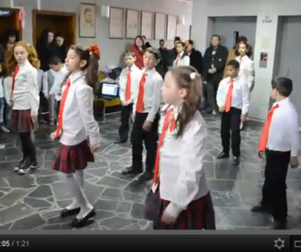 Чалга и пионерски връзки – едно българско училище днес