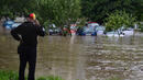Потопът в Приморско приклещи 7 души на платформа за коли
