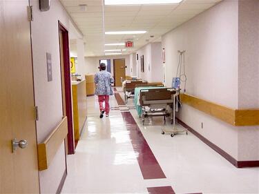 Болниците ни са достатъчно, леглата в реанимациите - малко