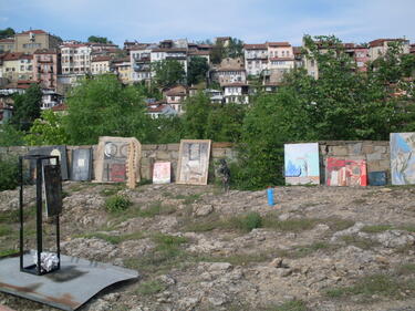 Художници горяха картини в Търново
