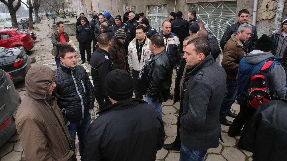 Протест в Бобов дол Продължава недоволството на служителите в затворите