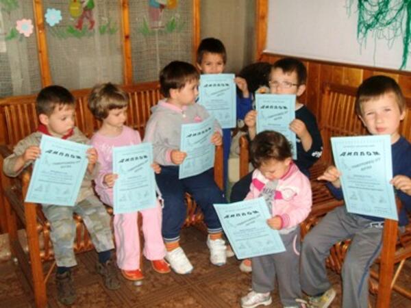 Деца пресъздават"тимуровските команди" от едно време