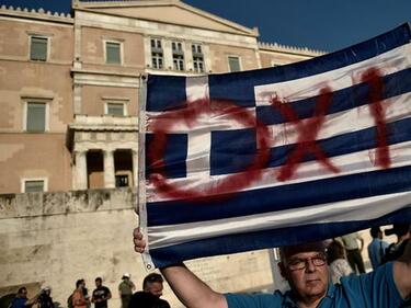 Противниците на реформи в Гърция печелят с убедителна преднина
