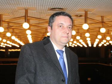 Яне Янев предлага да се спре регистрацията на нови партии