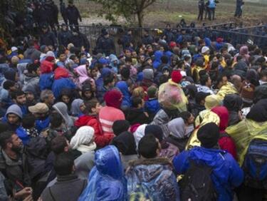 Нови 300 000 мигранти до границите на Европа! Идват от лагерите в Йордания и Ливан