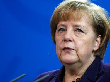 Ангела Меркел: Германия няма да промени курса си спрямо бежанците