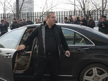 Коко Динев прехвърли акциите си на Атанас Узунов и обясни защо се оттегля