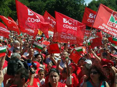 Хиляди социалисти се качиха на Бузлуджа