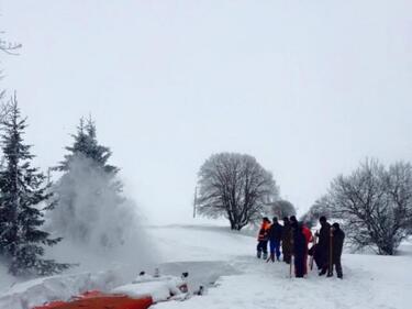 100-метрова лавина затрупа „Петрохан“, проходът затворен