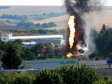 Двама души са с опасност за живота след пожара в газ станция в Разград