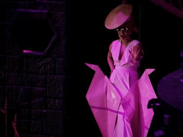 Лейди Гага, или как чудовището изпълзя от леговището на славата