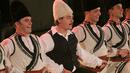 Камен Донев танцува с фолклорния състав на баща си
