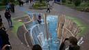 Световноизвестен художник рисува 3-D картина в София
