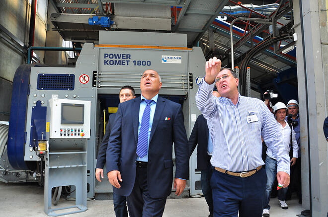 Премиерът Борисов посети циментовия завод край село Бели извор