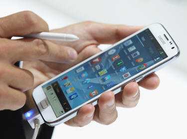 Samsung продължават с рекламите срещу iPhone 