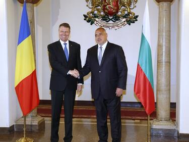 Борисов подкани Йоханис за скоростно пускане на газовата връзка с Румъния