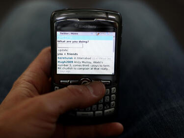 Все повече българи ползват интернет от мобилния си телефон 