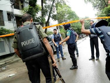 Терористи атакуваха ресторант в Бангладеш, убиха 20 туристи