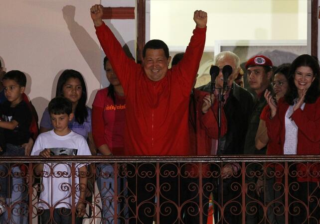 Уго Чавес ще бъде начело на Венецуела за още шест години, след като спечели изборите за президент с 54,42%