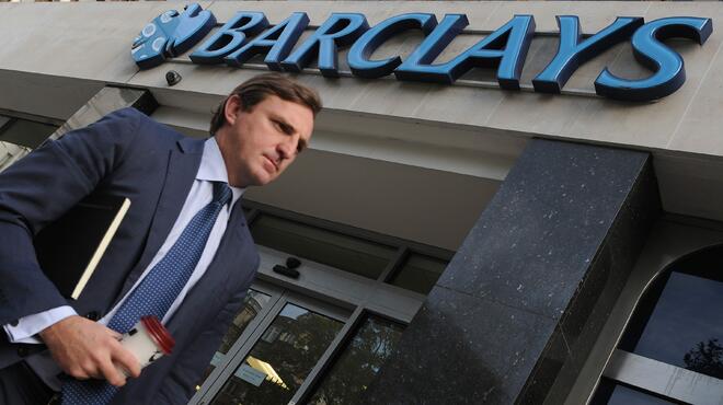 Свежи 1.5 млн. клиенти преминават към Barclays