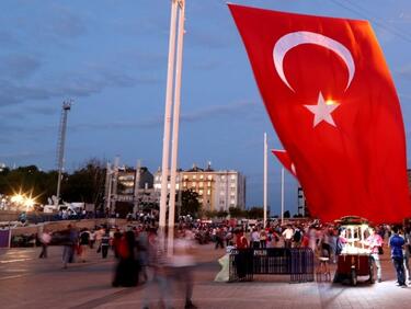 Очакват се 3,5 млн. души на финалния митинг в подкрепа на Ердоган в Истанбул