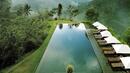 <p>На трето място в нашата лична класация вече поставихме един райски "безкраен басейн" в Бали, но ще се наложи да включим и втори такъв - прекрасният воден килим в традиционното планинско курортно селище Алила Убуд</p>