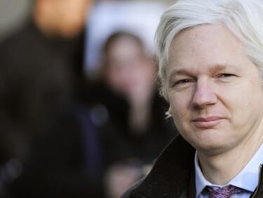 WikiLeaks плаши Клинтън с компромати, вади ги до изборите