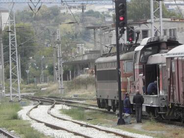 Пореден стар локомотив на БДЖ се запали, този път в Благоевград