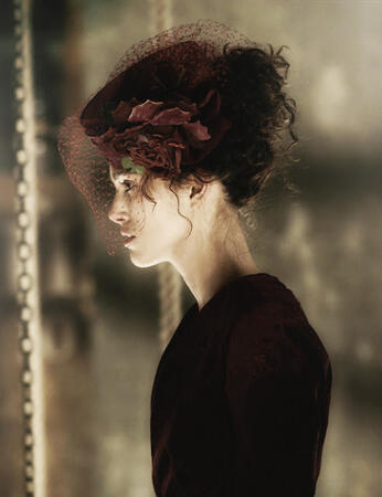 Очарователната Кийра Найтли в образа на Ана Каренина ще видим през февруари 2013 година