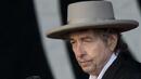 Иска ли Боб Дилън Нобеловата награда? Още не е обелил и дума
