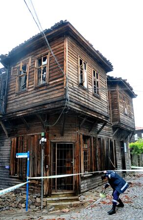 Трима души загинаха при пожара в къщата в старата част на Созопол тази нощ