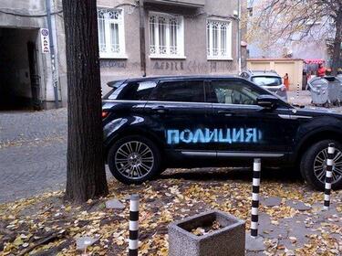 Нова мода - графити по коли с надписи "Полиция"