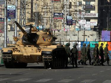 Армията в Египет вече може да използва сила