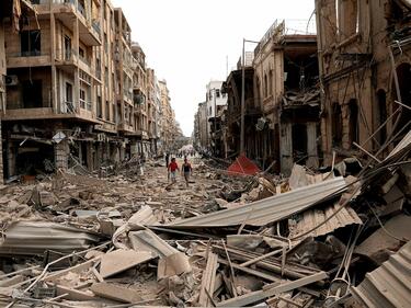Четирима загинаха след експлозии пред вътрешното министерство в Сирия