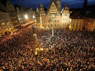 Цяла Полша се вдигна срещу скандалната съдебна реформа (ВИДЕО/СНИМКИ)