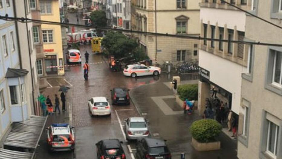 Мъж с моторен трион е нападнал хора в швейцарския град