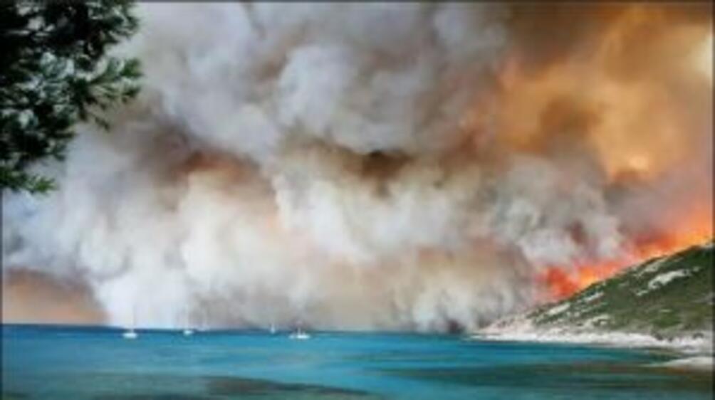 Горските пожари продължават да опустошават хълмовете по френската Ривиера 10