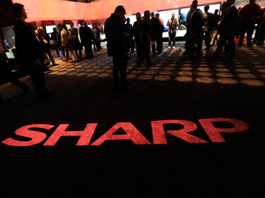 Lenovo и Sharp подготвят съвместно предприятие