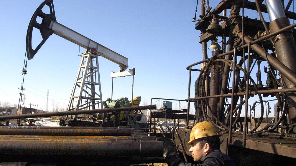 От днес експортното мито за руския петрол се повишава с